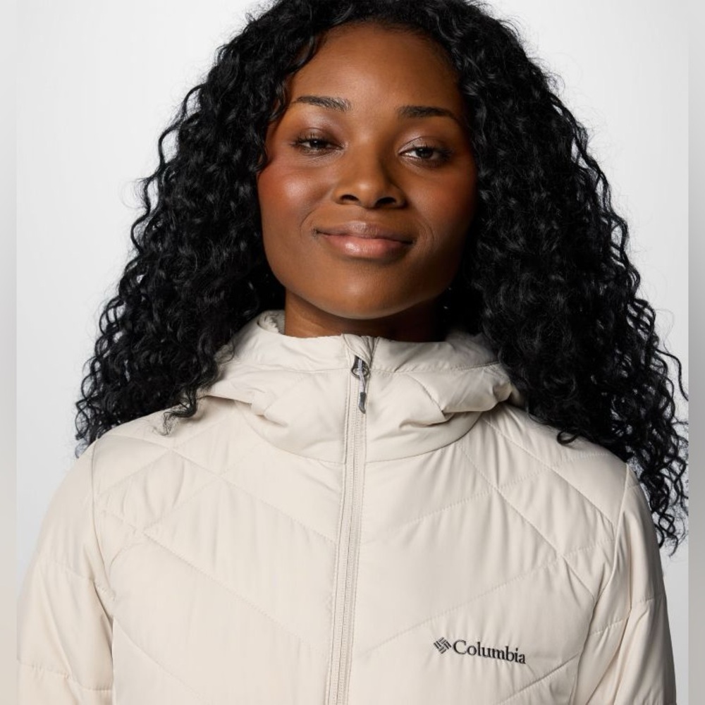 Columbia Cream Puffer Jacket with Quilted Design - Picture 4 of 6